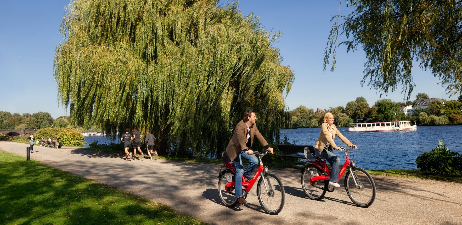 Mit dem Fahrrad durch Hamburg (Download per Klick aufs Bild / Christian Sparbiehr)